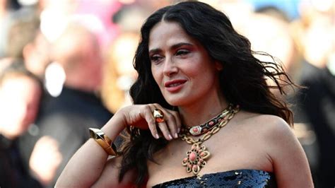 Joven y radiante: Salma Hayek comparte foto inédita de su pasado